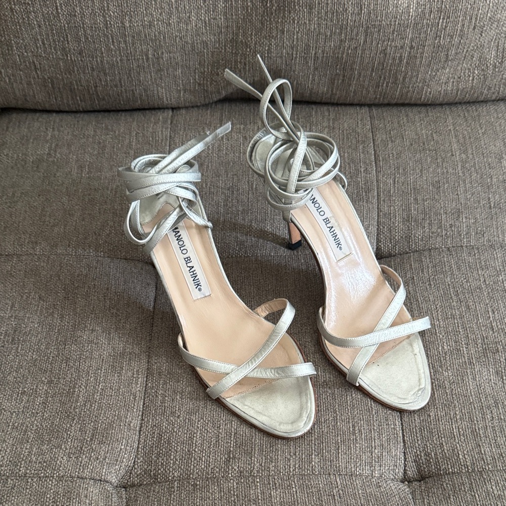 BEAUTIFUL MANOLO BLAHNIK STRAPPY HEELS